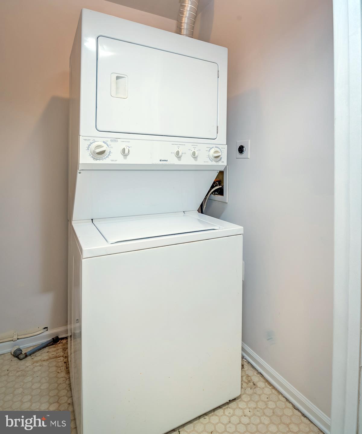 6019 Sunset Ridge Court Centreville, VA 20121 - Photo 28 of 38 Upper Level Laundry