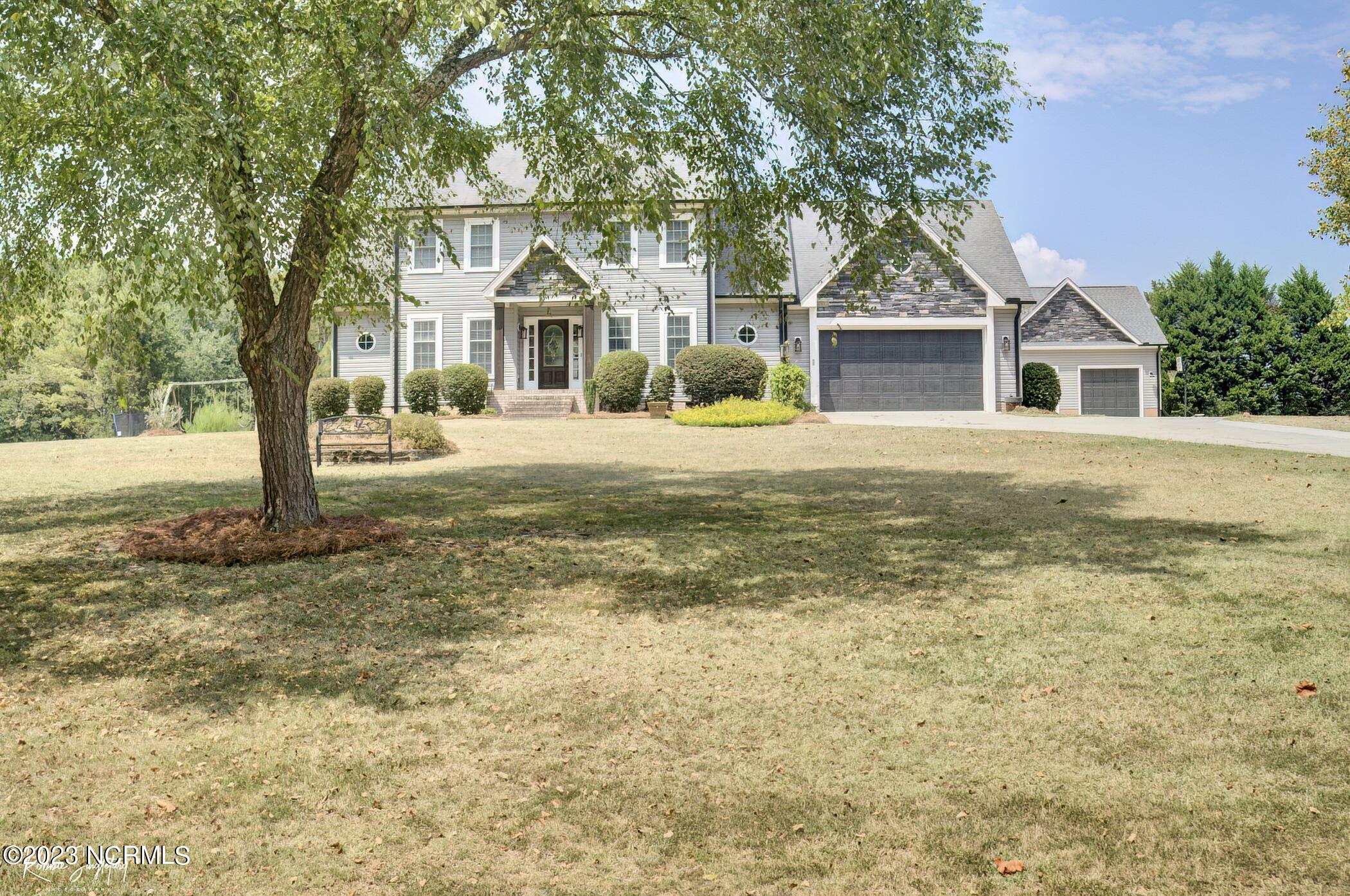 116 Pineview Court Rockingham, NC 28379 - Photo 3 of 70 DSC07959_60_61-DeNoiseAI-low-light