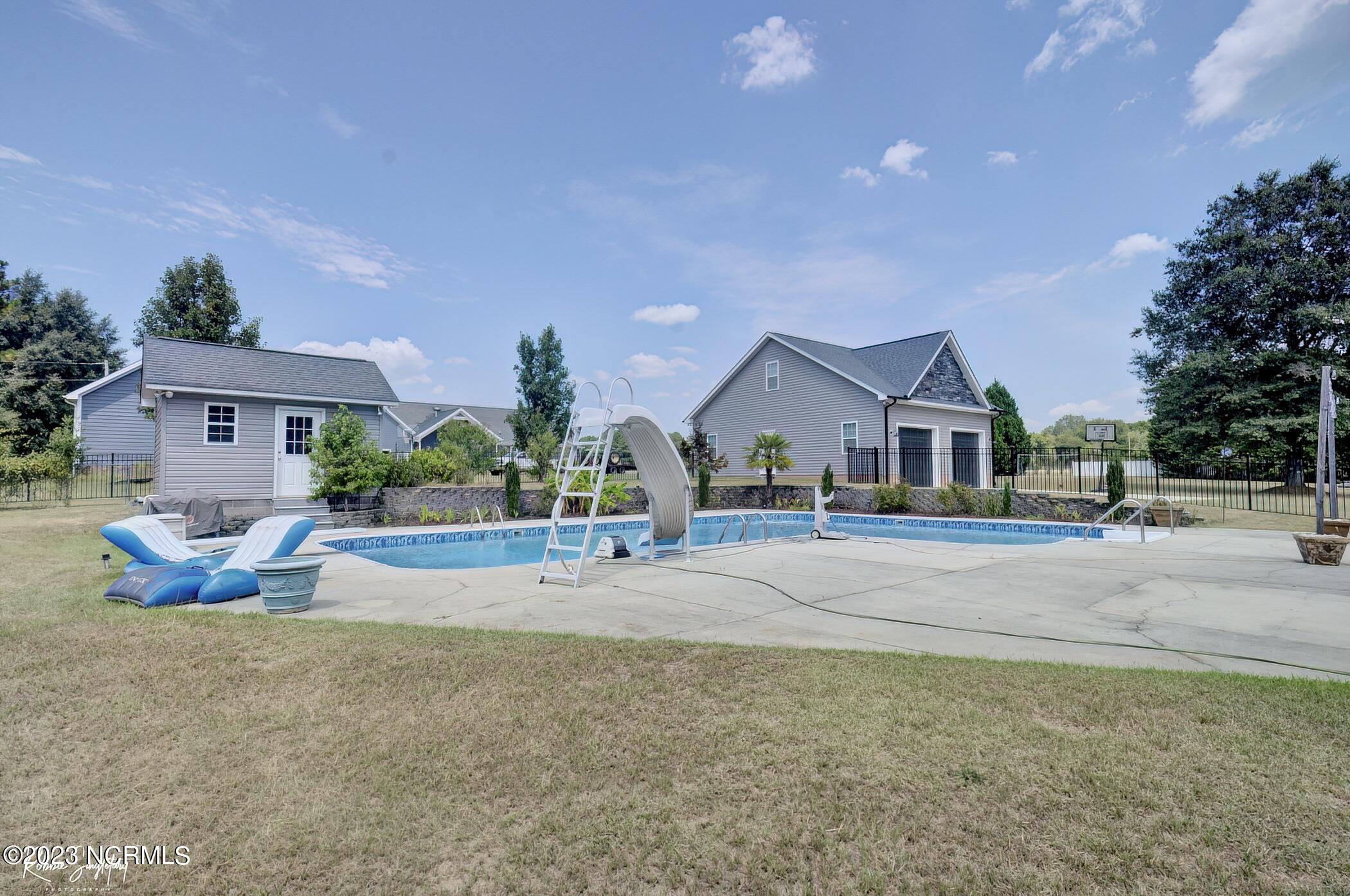 116 Pineview Court Rockingham, NC 28379 - Photo 67 of 70 DSC07992_3_4-DeNoiseAI-low-light