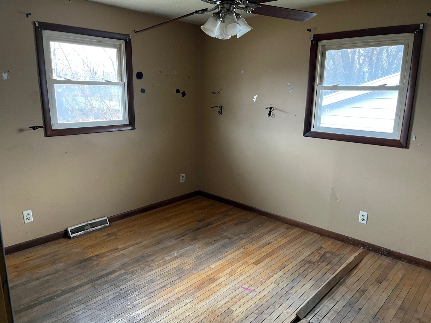 709 Kathleen Drive Normal, IL 61761 - Photo 18 of 32 an empty room with a window