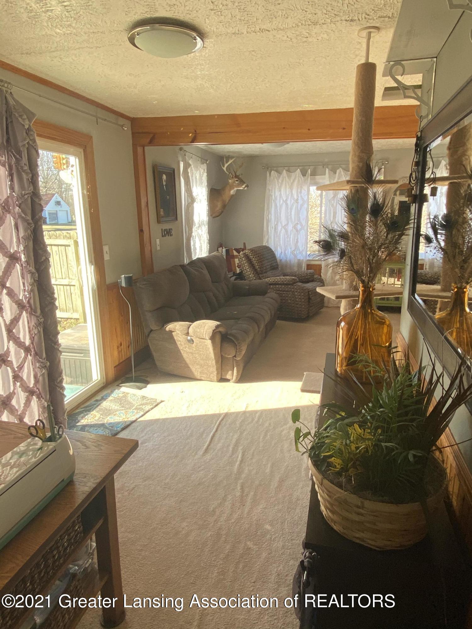 2227 West Miller Road Lansing, MI 48911 - Photo 8 of 24 C9731CC3-FD23-4926-889F-9F0AEB2BD41B