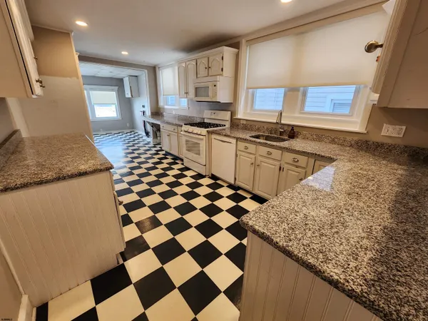 $2,750 | 617 Ocean Avenue, Unit 1, Ocean City, NJ 08226