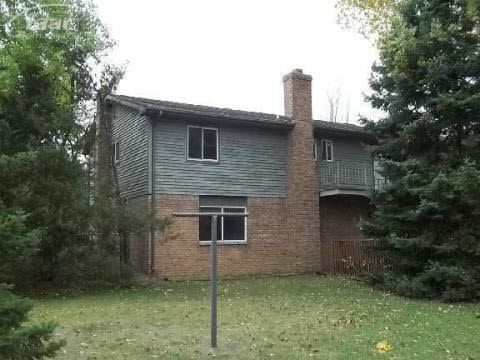 9383 Bennett Lake Road Fenton, MI 48430 - Photo 4 of 14 20195955-3.JPG