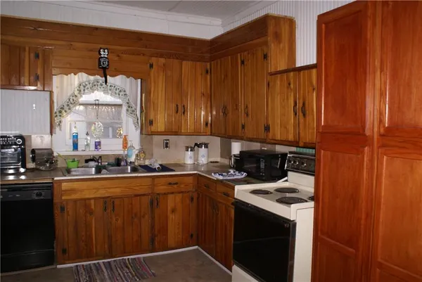 $279,000 | 6501 South 16th Street, St. Joseph, MO 64504