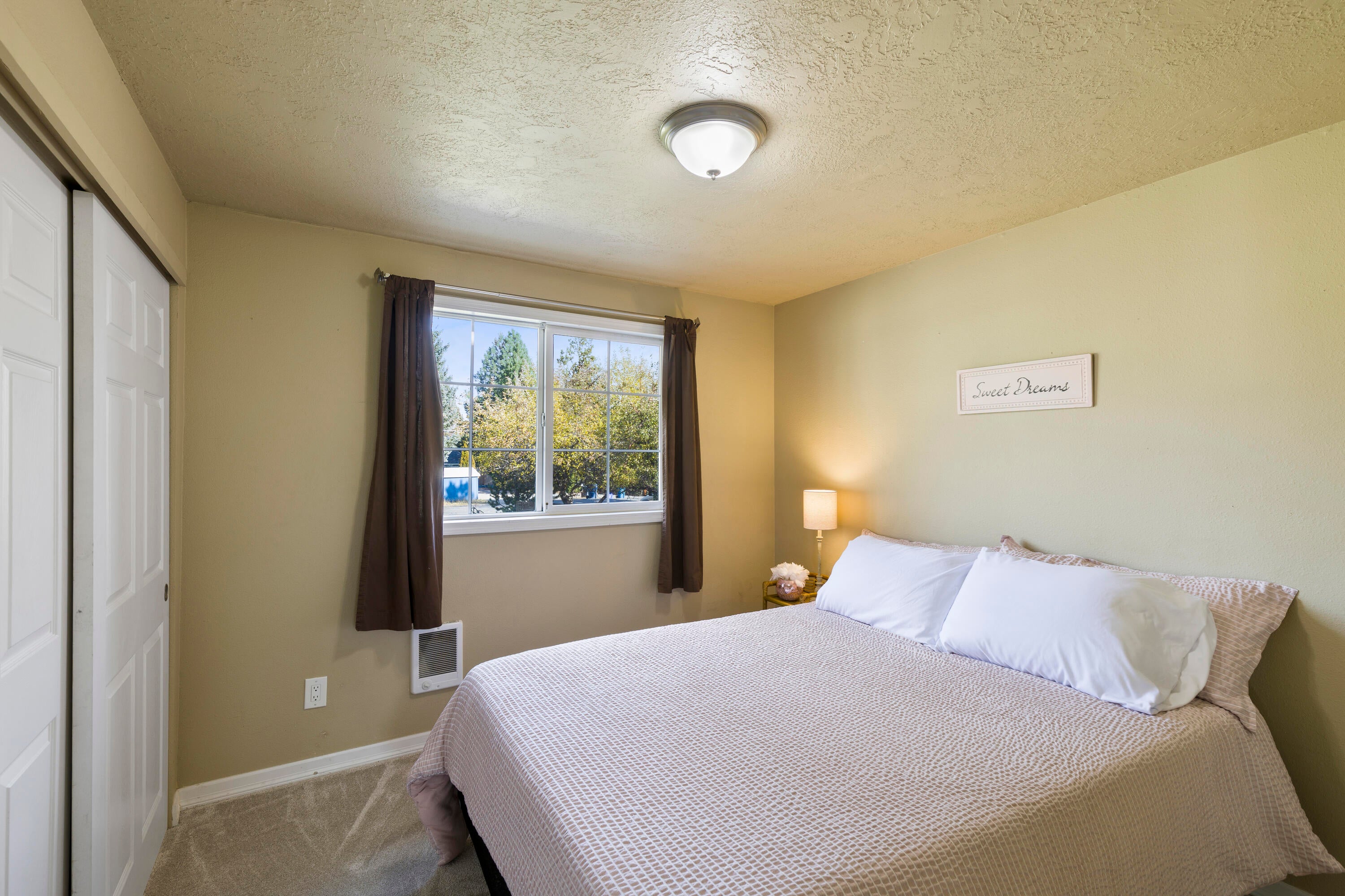 20607 Mary Way Bend, OR 97701 - Photo 18 of 35 Bedroom