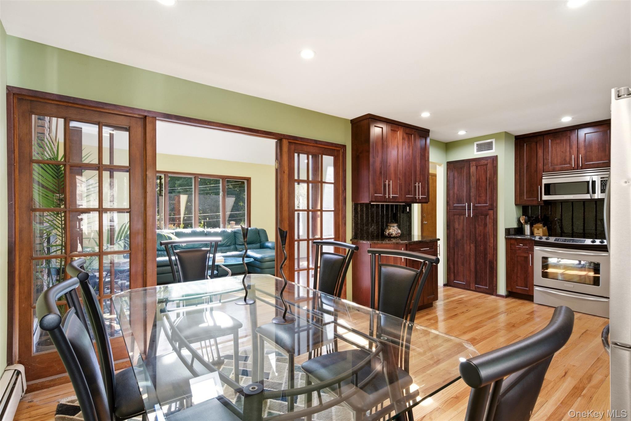 29 Vineyard Road Huntington, NY 11743 - Photo 6 of 35