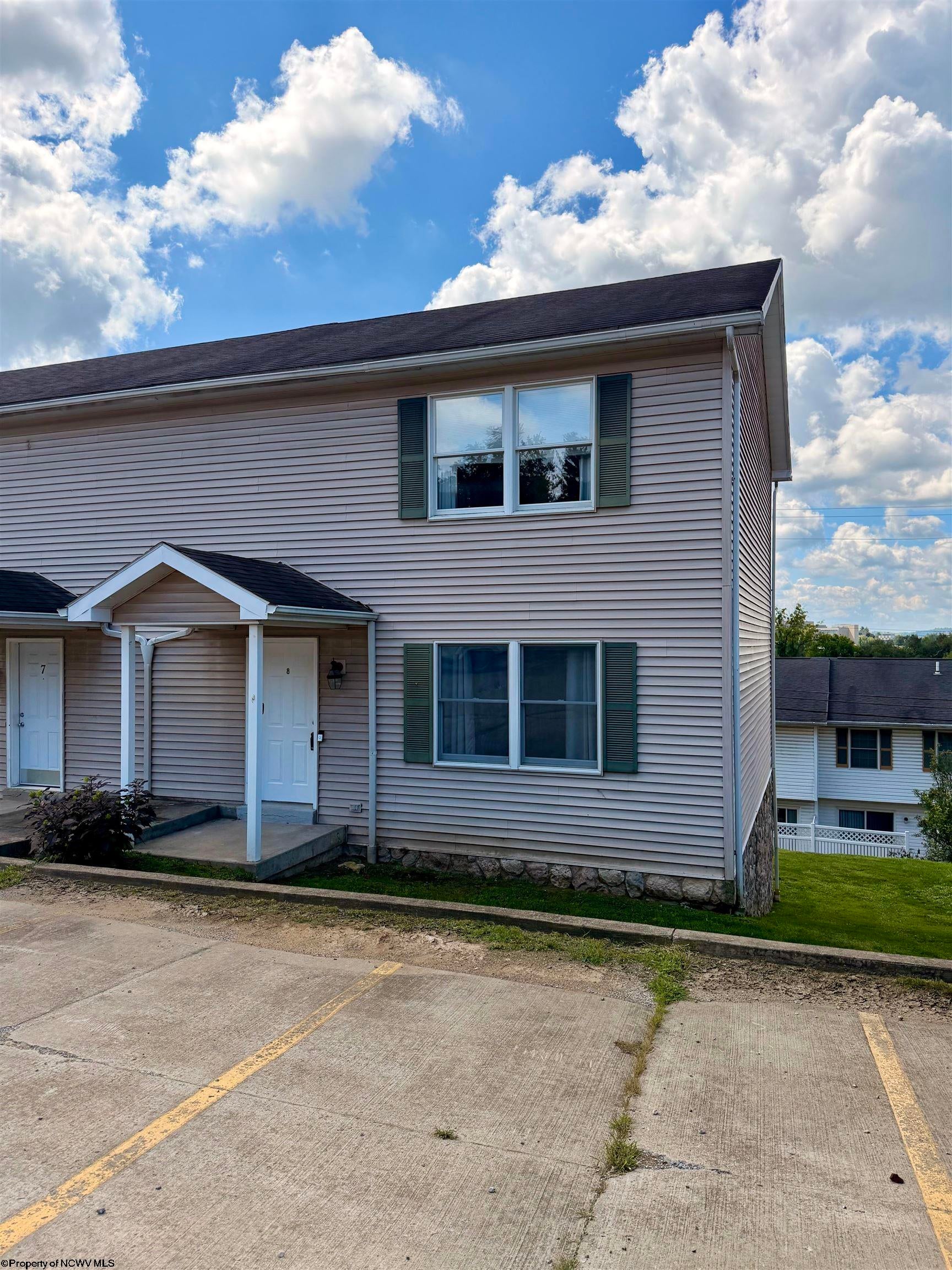 8 Riddle Court Morgantown, WV 26505 - Photo 2 of 40 Gallery Image 2