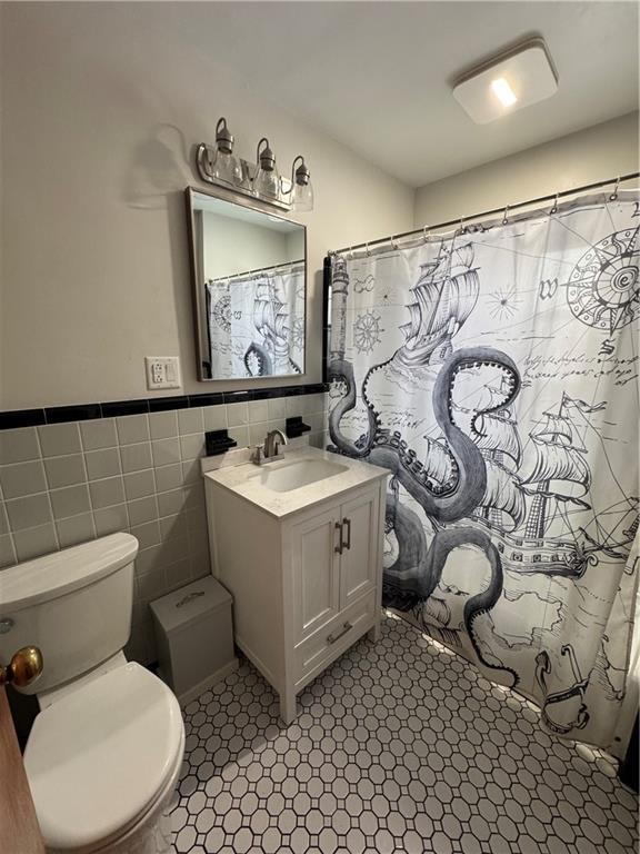 113 Greenhill Drive Butler, PA 16001 - Photo 10 of 19 a bathroom with a toilet sink and mirror