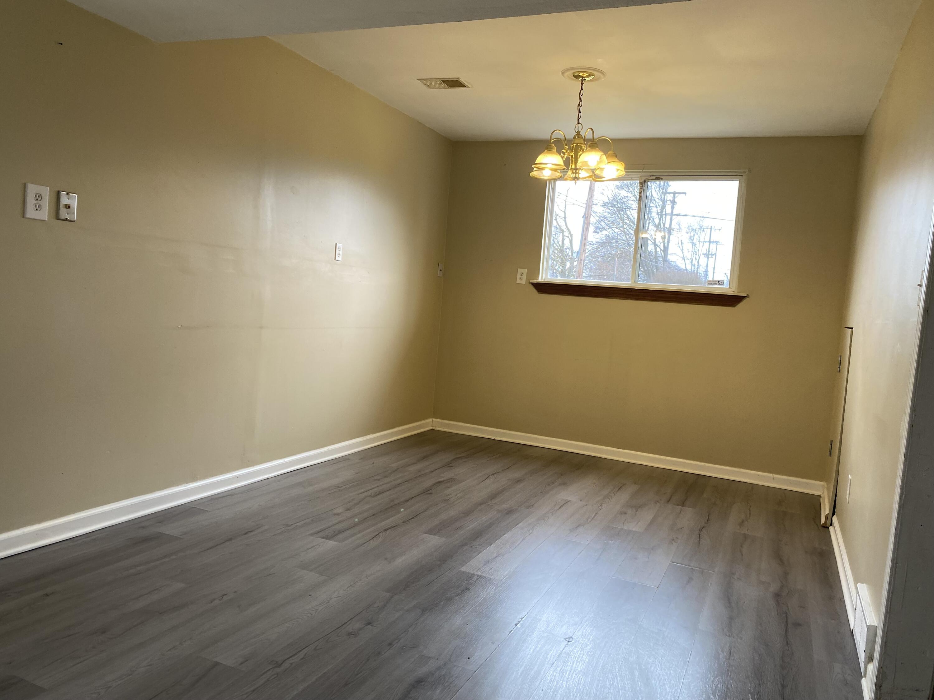 8129 Clippert Street Taylor, MI 48180 - Photo 12 of 23 IMG_1685