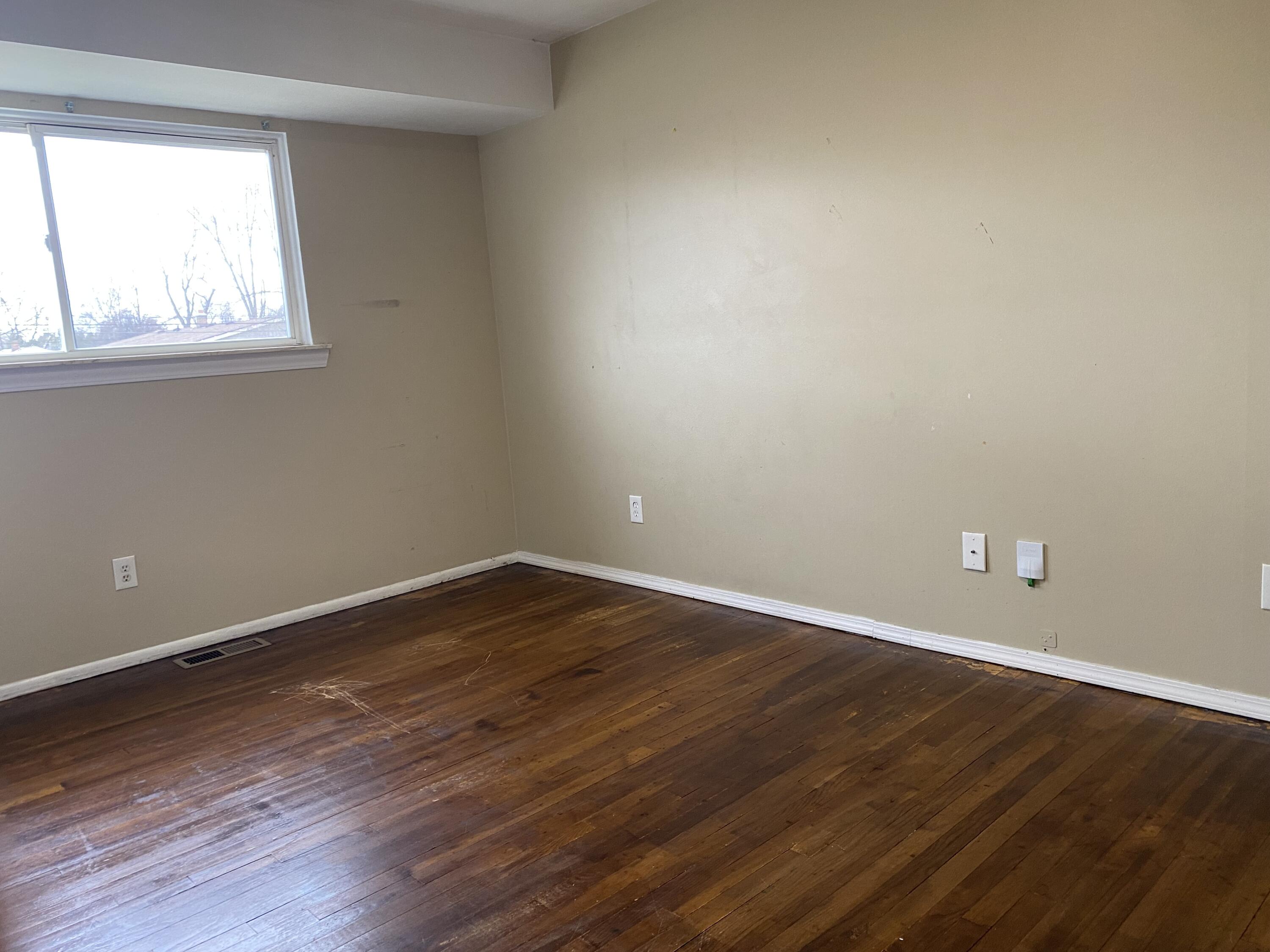8129 Clippert Street Taylor, MI 48180 - Photo 14 of 23 IMG_1673