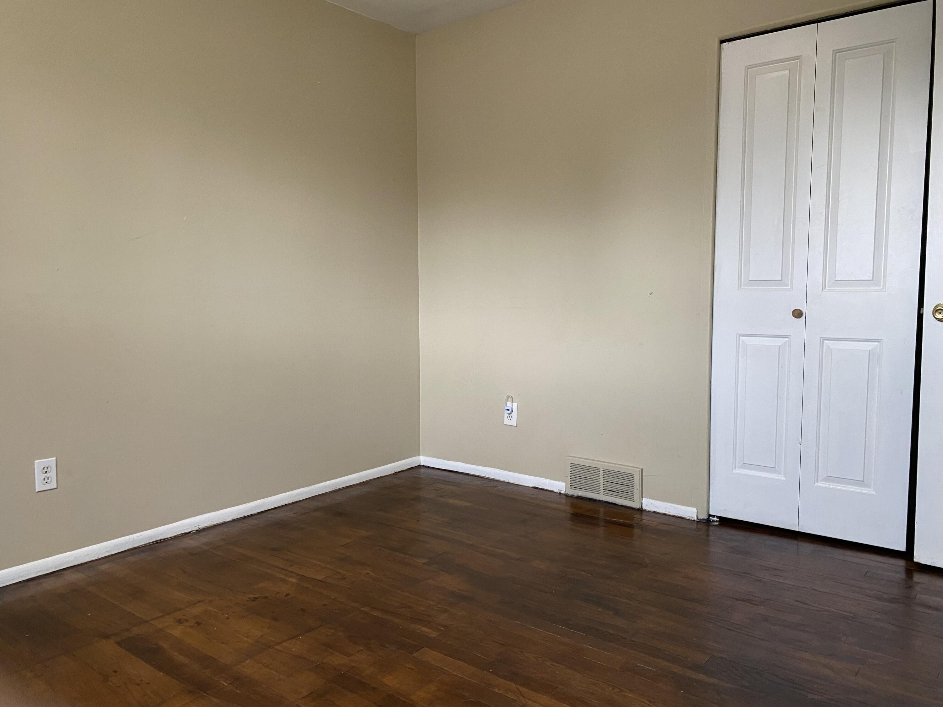 8129 Clippert Street Taylor, MI 48180 - Photo 17 of 23 IMG_1676