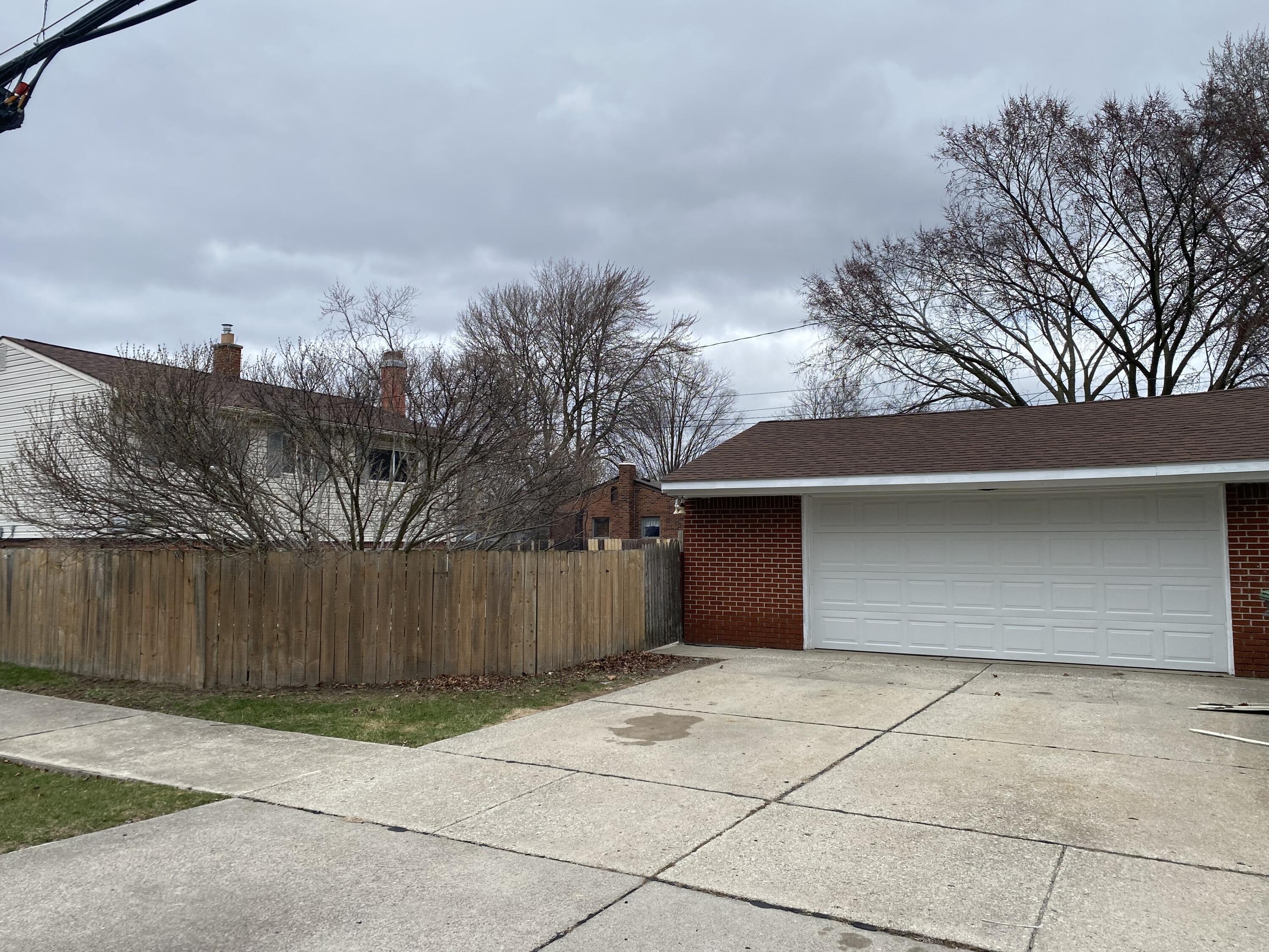 8129 Clippert Street Taylor, MI 48180 - Photo 5 of 23 IMG_1698