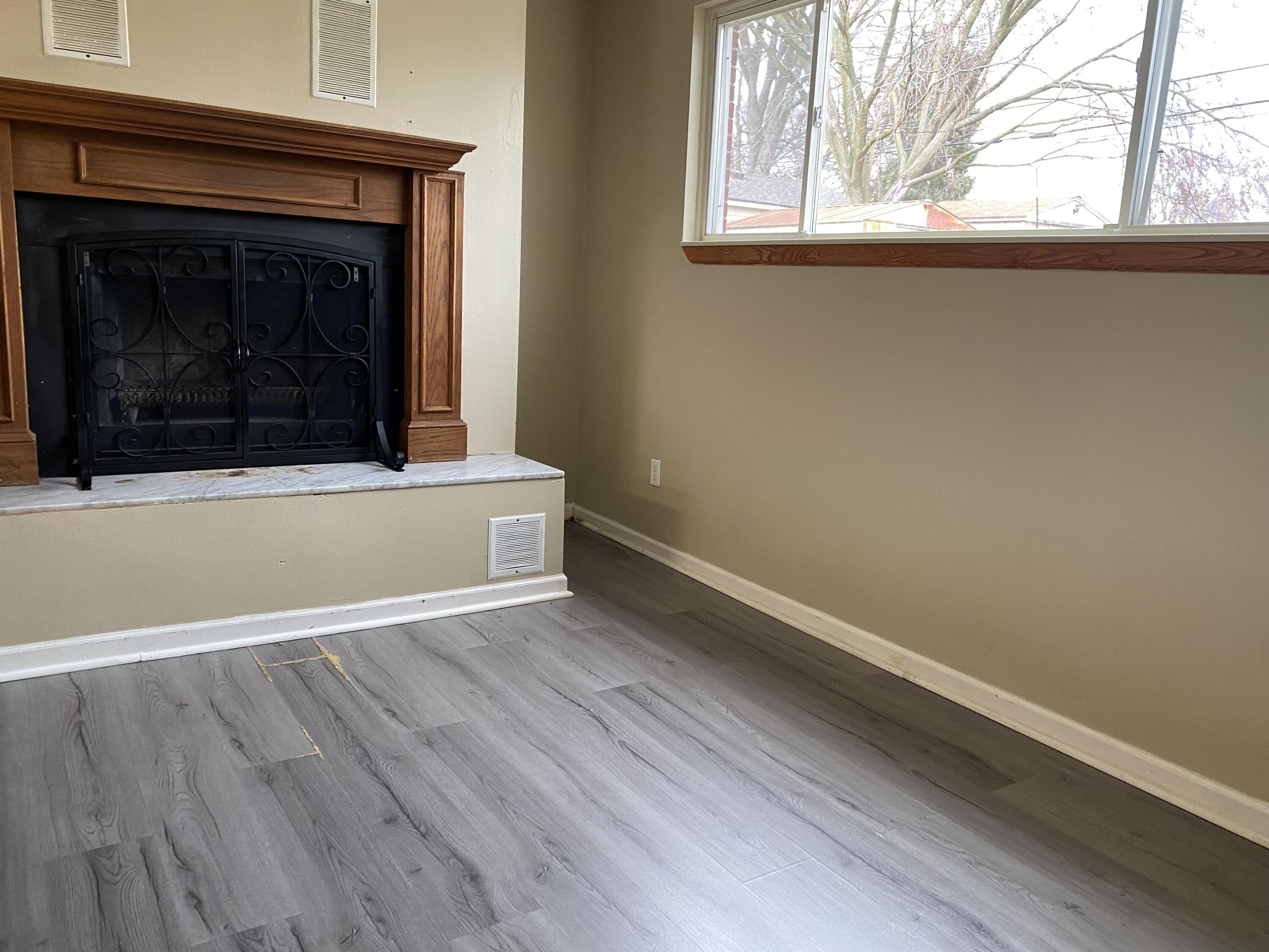 8129 Clippert Street Taylor, MI 48180 - Photo 7 of 23 IMG_1688