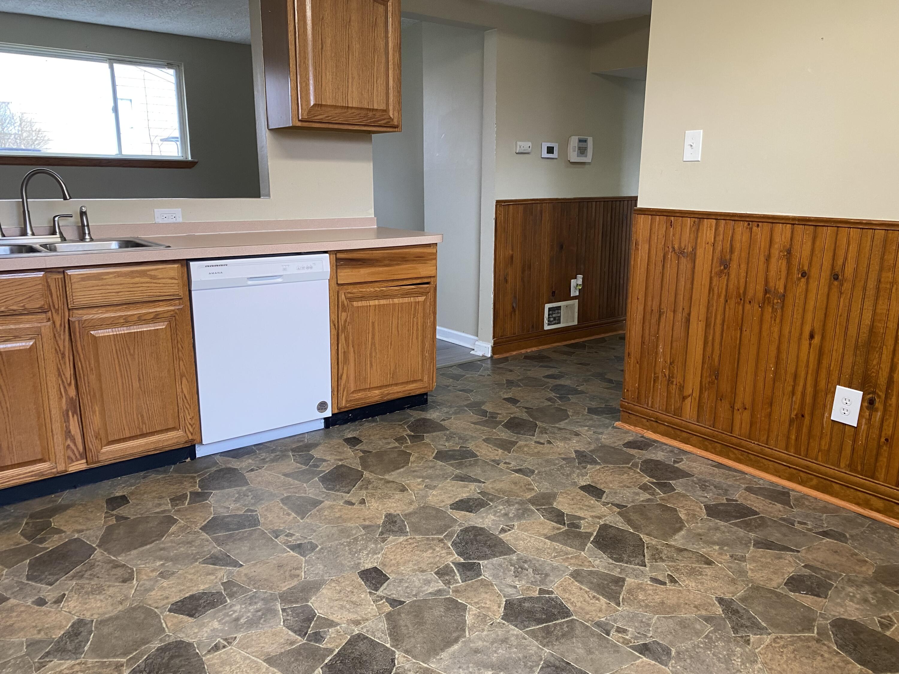 8129 Clippert Street Taylor, MI 48180 - Photo 8 of 23 IMG_1691