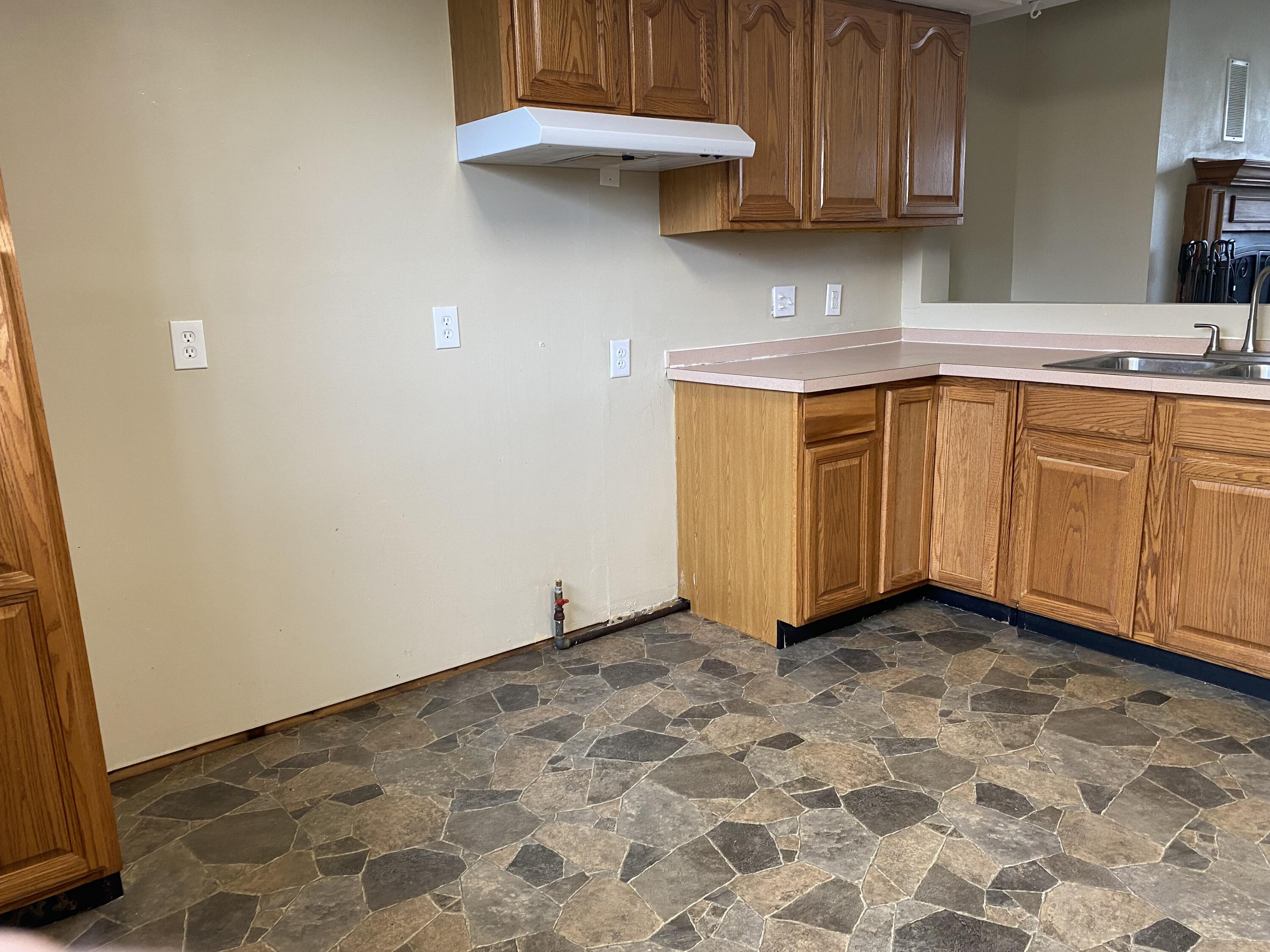 8129 Clippert Street Taylor, MI 48180 - Photo 9 of 23 IMG_1690