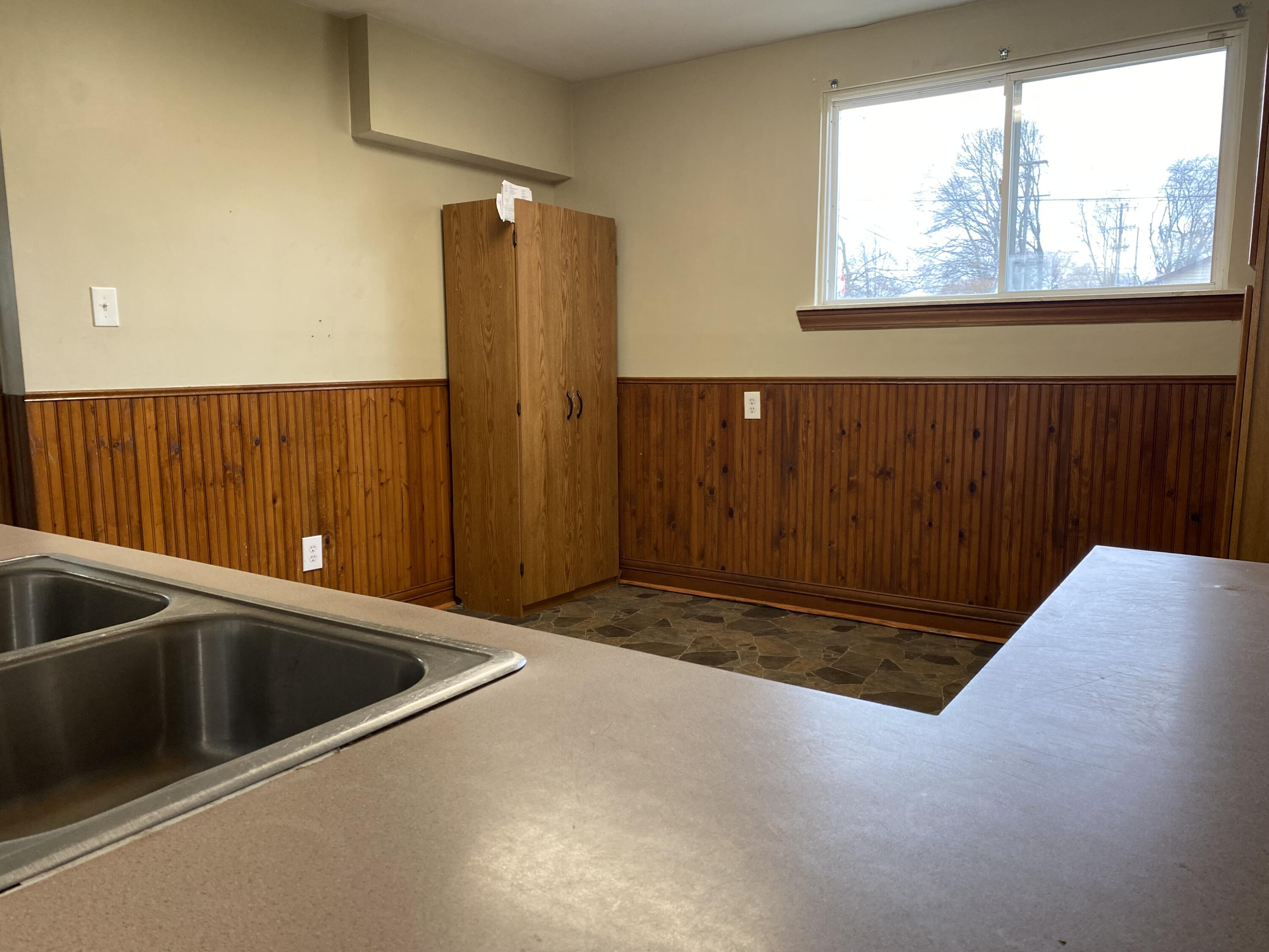 8129 Clippert Street Taylor, MI 48180 - Photo 10 of 23 IMG_1689