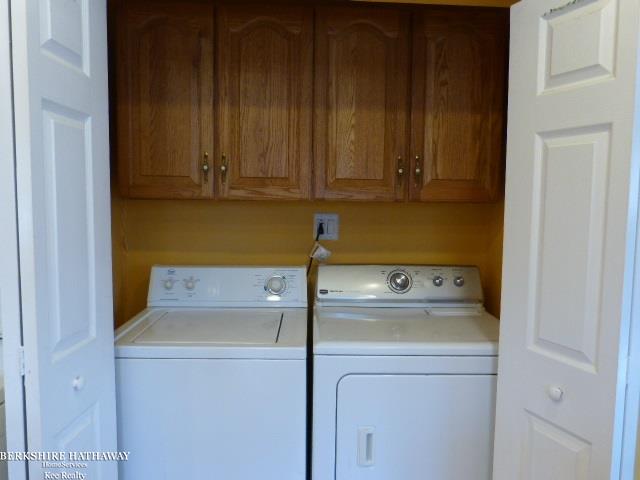 2887 Copperstone Rochester, MI 48309 - Photo 10 of 17 31351562-9.JPG