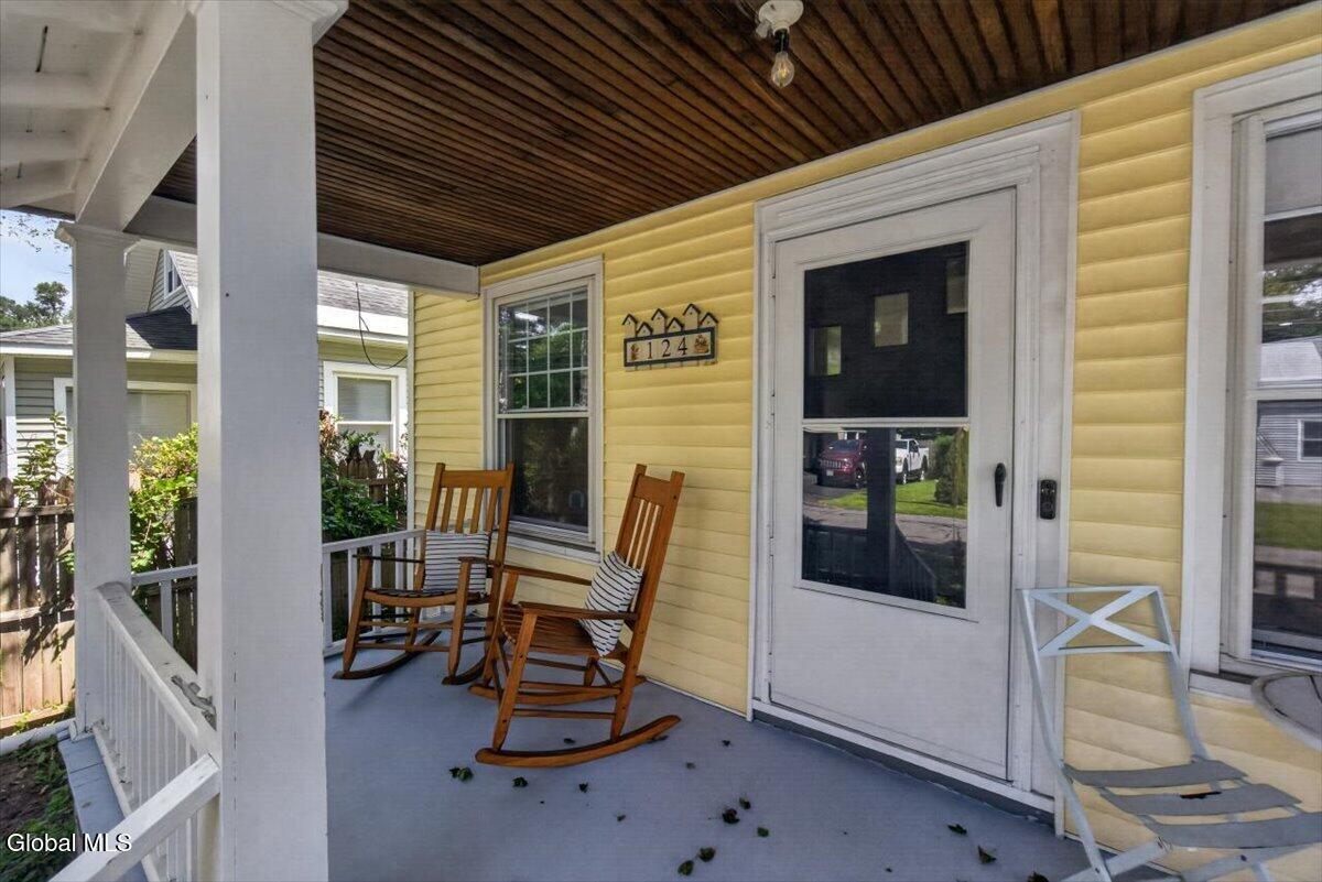 124 Gifford Road Schenectady, NY 12304 - Photo 4 of 36 34-DSC01873