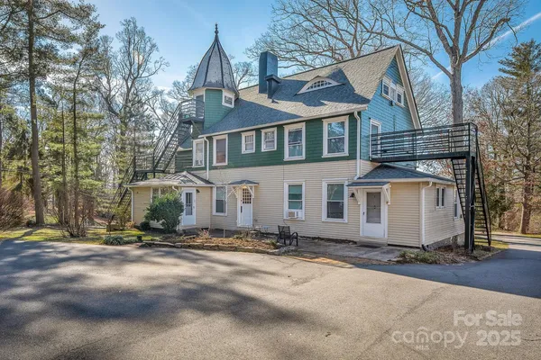 $999,000 | 15 Grindstaff Drive, Asheville, NC 28803