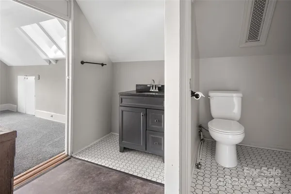 $999,000 | 15 Grindstaff Drive, Asheville, NC 28803