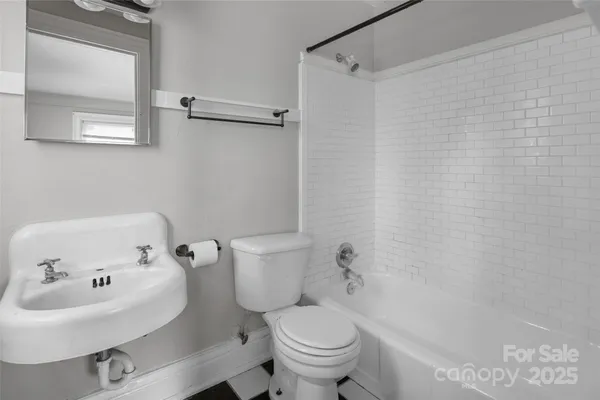 $999,000 | 15 Grindstaff Drive, Asheville, NC 28803