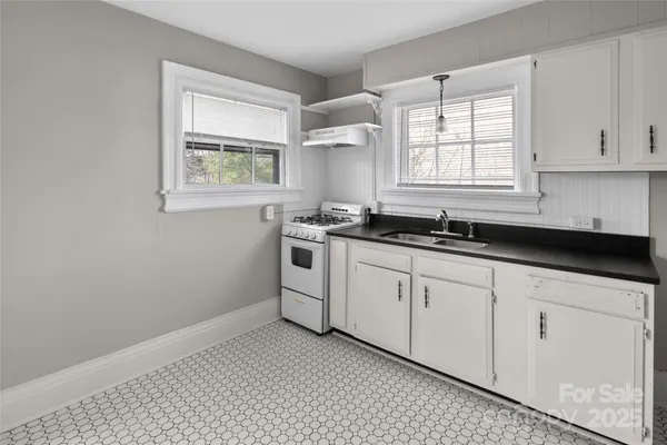 $999,000 | 15 Grindstaff Drive, Asheville, NC 28803