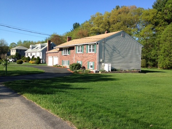 18 Beaver Road Reading, MA 01867 - Photo 2 of 20 Gallery Image 2
