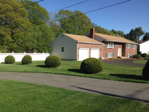 18 Beaver Road Reading, MA 01867 - Photo 3 of 20 Gallery Image 3
