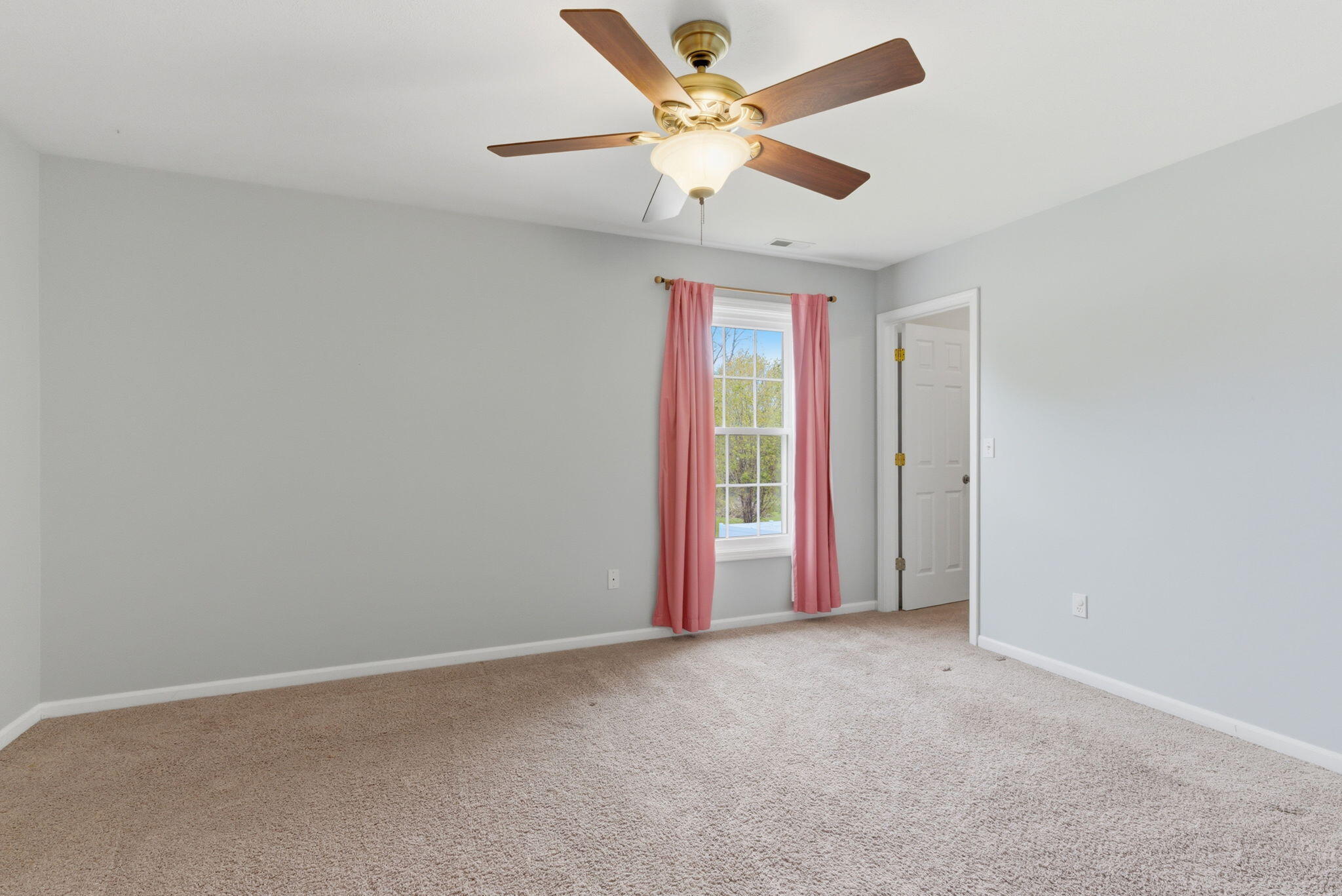 1406 Pine Creek Road Valparaiso, IN 46383 - Photo 17 of 30 2048x1367