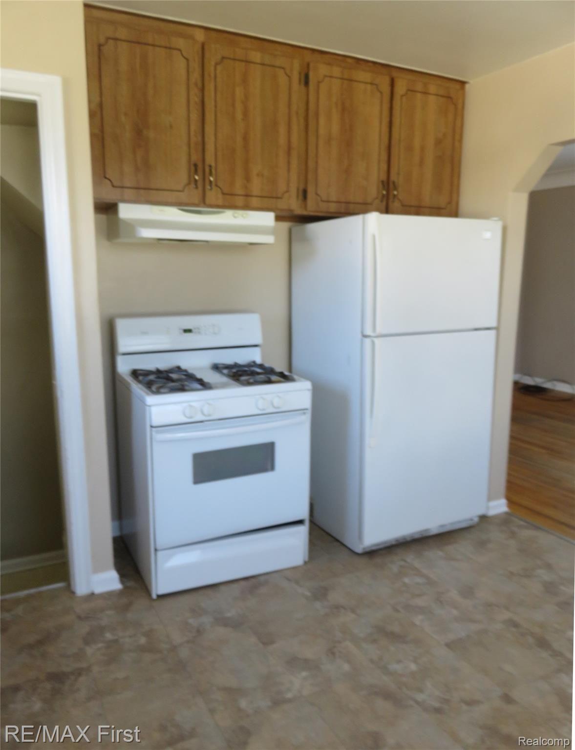 21740 Rausch Avenue Eastpointe, MI 48021 - Photo 10 of 25 21740 Rausch appliances.JPG