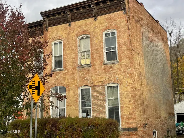 $174,900 | 69 South Main Street, Castleton-on-Hudson, NY 12033