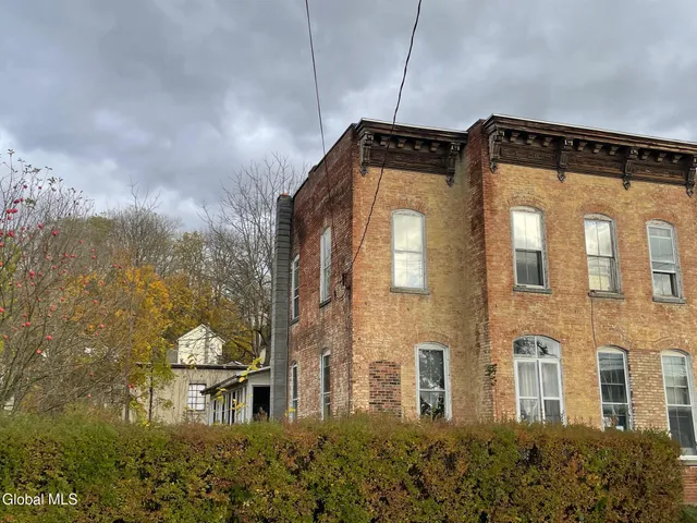 $174,900 | 69 South Main Street, Castleton-on-Hudson, NY 12033