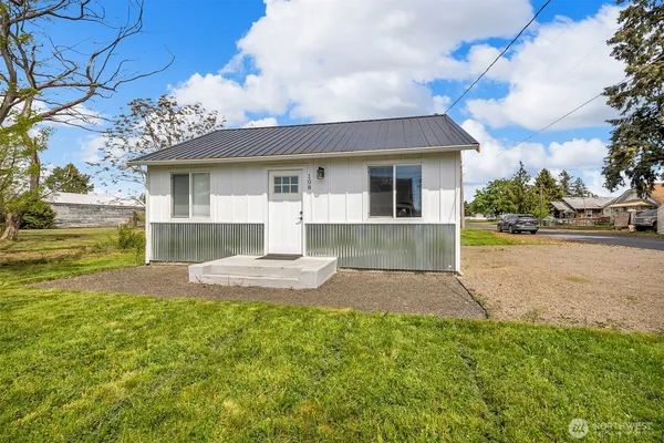 $250,000 | 108 Centre Street South, Rainier, WA 98576