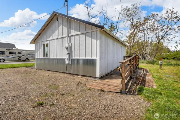 $250,000 | 108 Centre Street South, Rainier, WA 98576