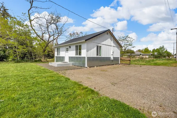 $250,000 | 108 Centre Street South, Rainier, WA 98576