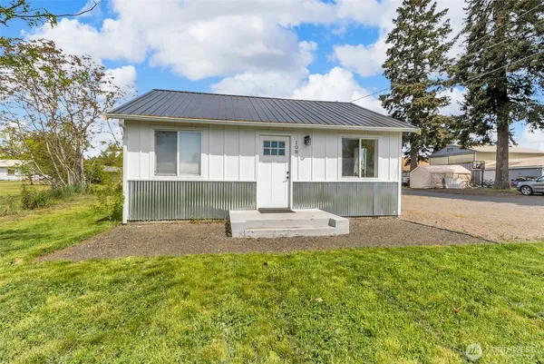 $250,000 | 108 Centre Street South, Rainier, WA 98576