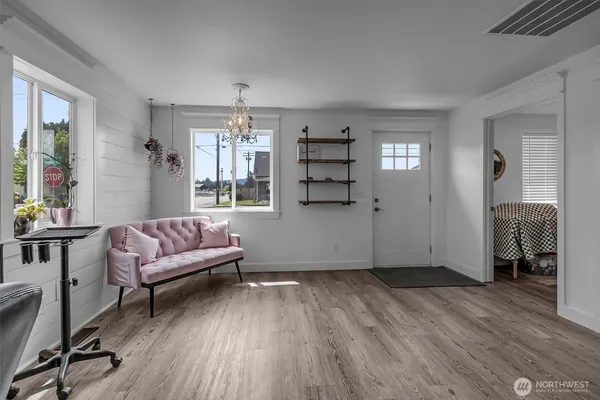 $250,000 | 108 Centre Street South, Rainier, WA 98576