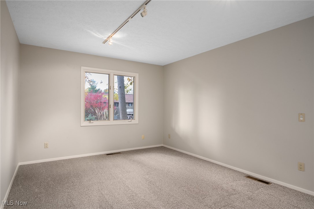 10830 Gate Post Road Strongsville, OH 44149 - Photo 34 of 48 Gallery Image 34