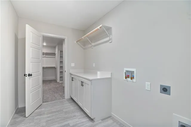 $649,950 | 6118 Lewis Drive, Shawnee, KS 66226