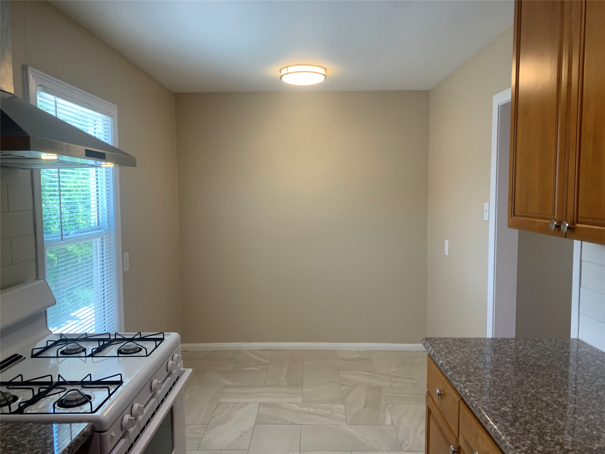 307 Avondale Street, Unit 2 5 Houston, TX 77006 - Photo 13 of 30 View looking toward the breakfast area next to kitchen.