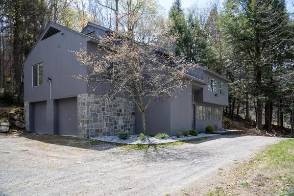 $1,275,000 | 19 Maple Hill Road, Winhall, VT 05340