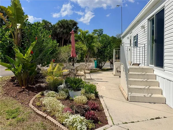 a view of a pathway with a garden