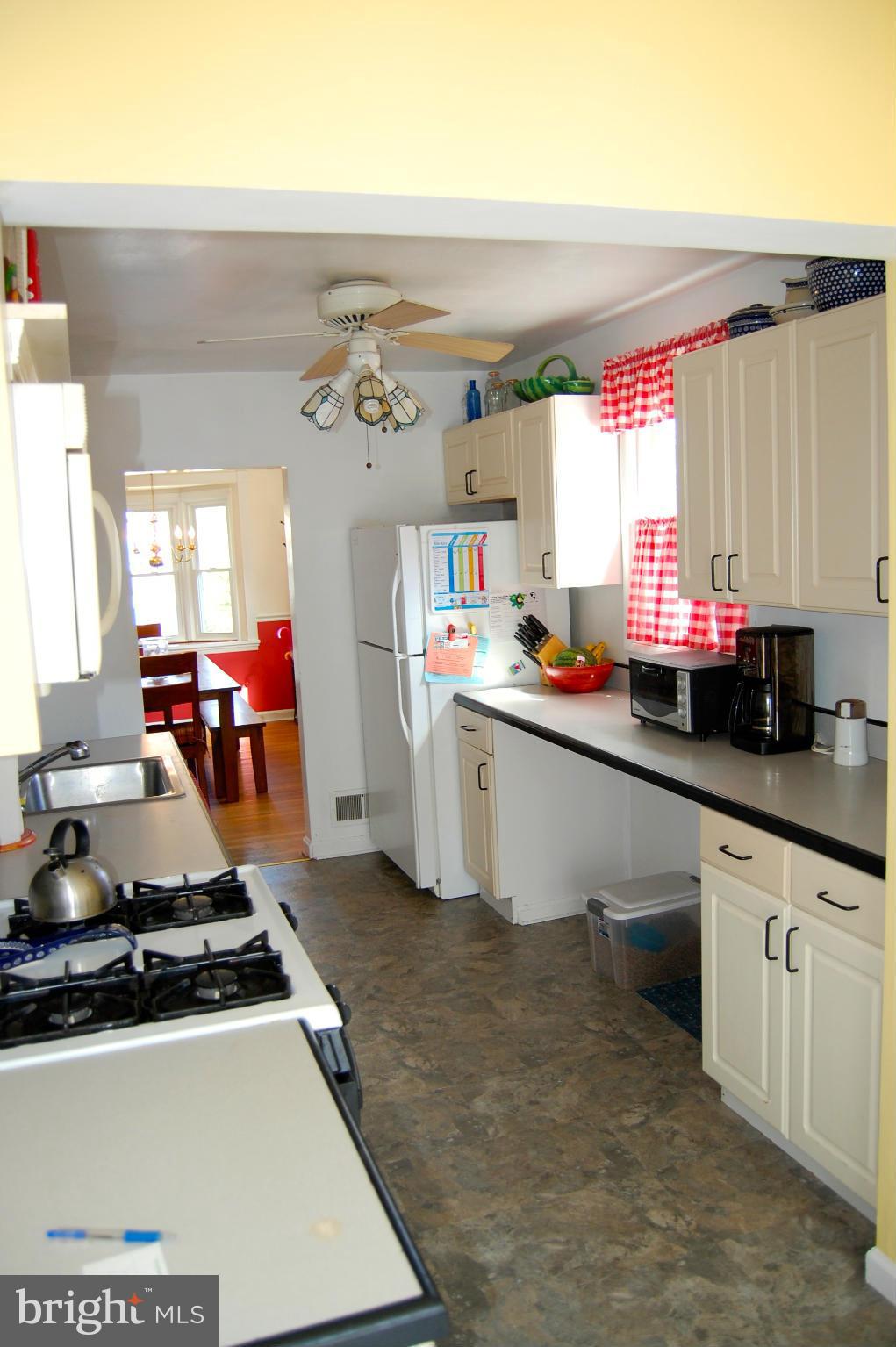 6510 Old Orchard Road Baltimore, MD 21239 - Photo 14 of 29 Kitchen