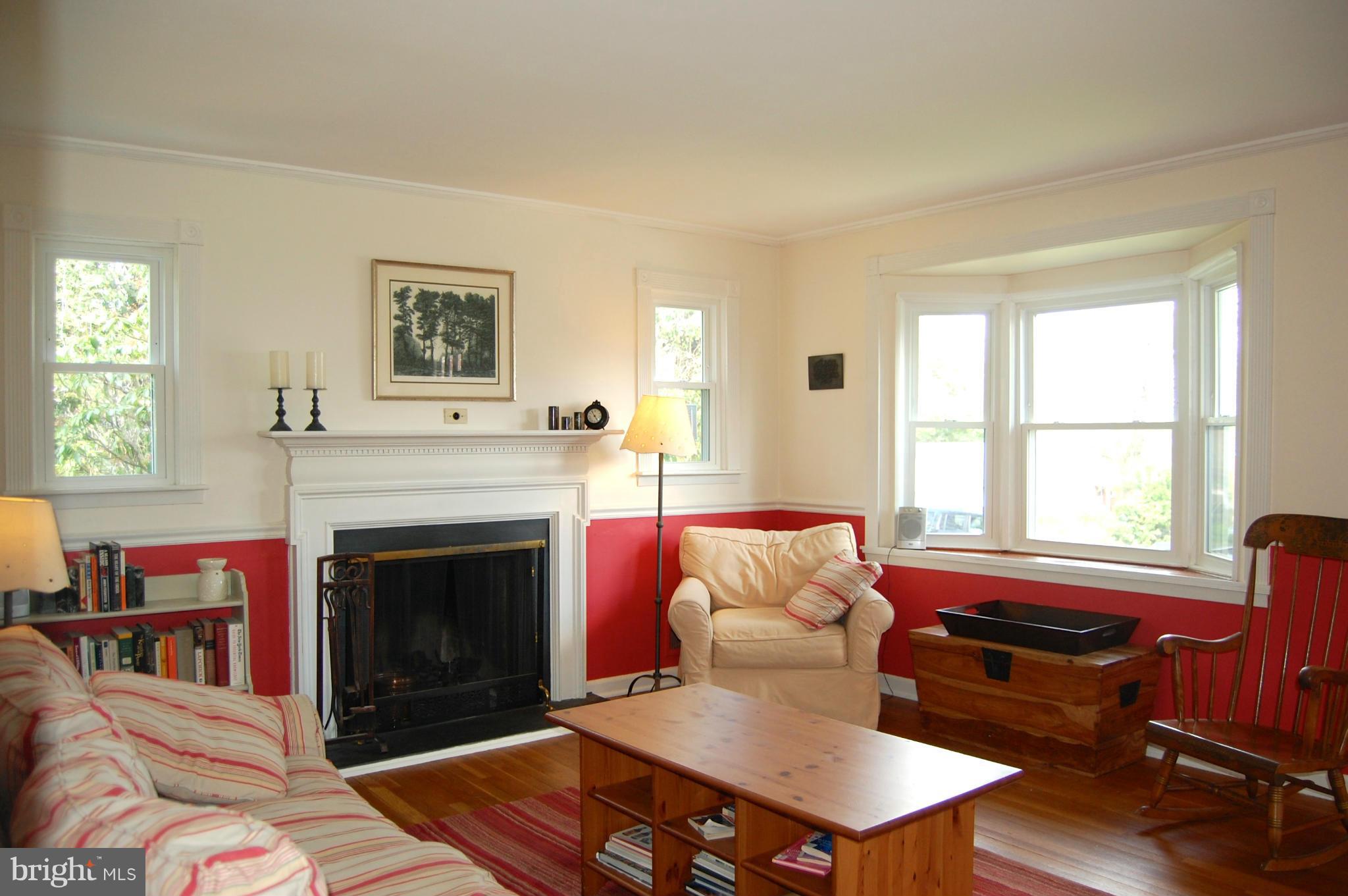 6510 Old Orchard Road Baltimore, MD 21239 - Photo 3 of 29 Living Room