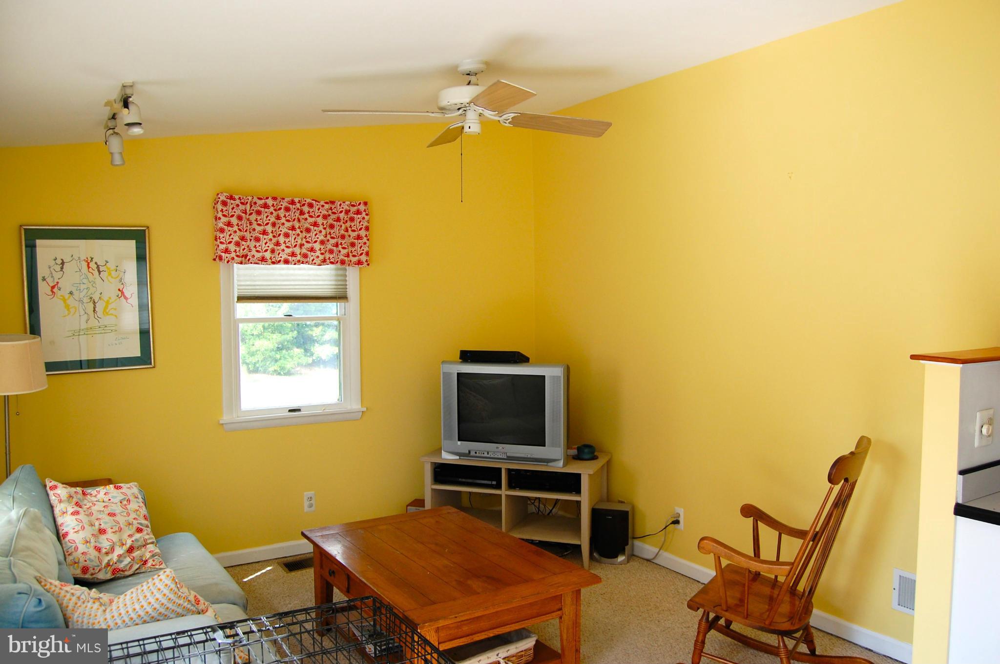 6510 Old Orchard Road Baltimore, MD 21239 - Photo 10 of 29 Family Room