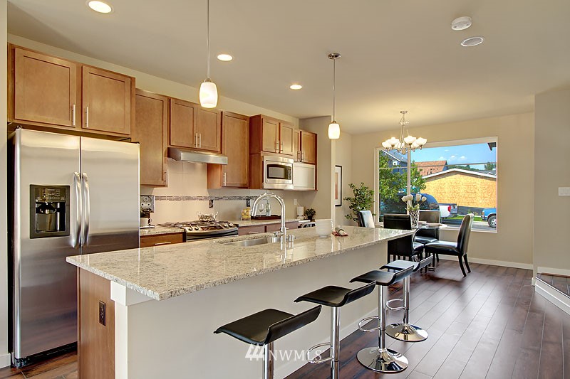 852 Southwest 96th Place Seattle, WA 98106 - Photo 4 of 16 Gallery Image 4