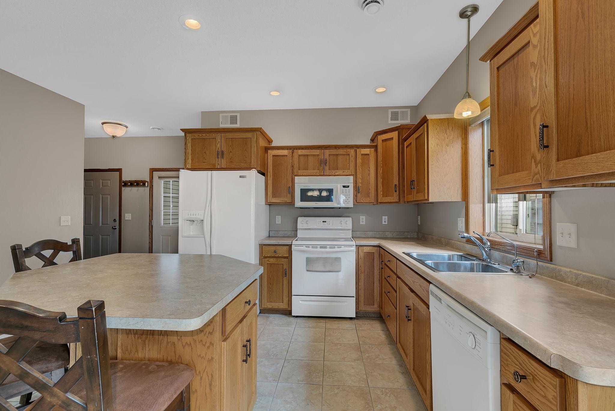 502 Graceview Loop East St. Joseph, MN 56374 - Photo 4 of 28