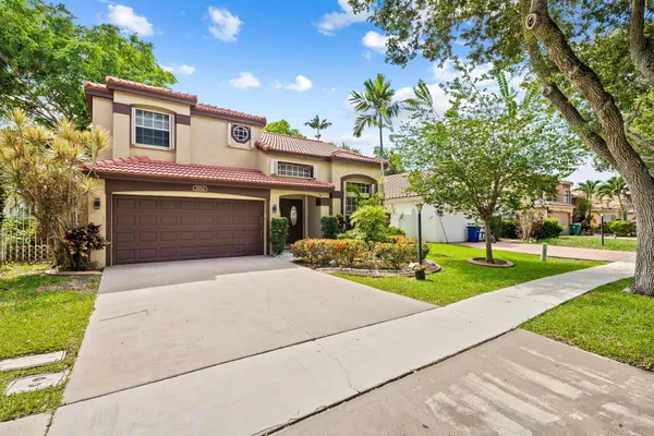 $695,000 | 2712 Cayenne Avenue, Cooper City, FL 33026