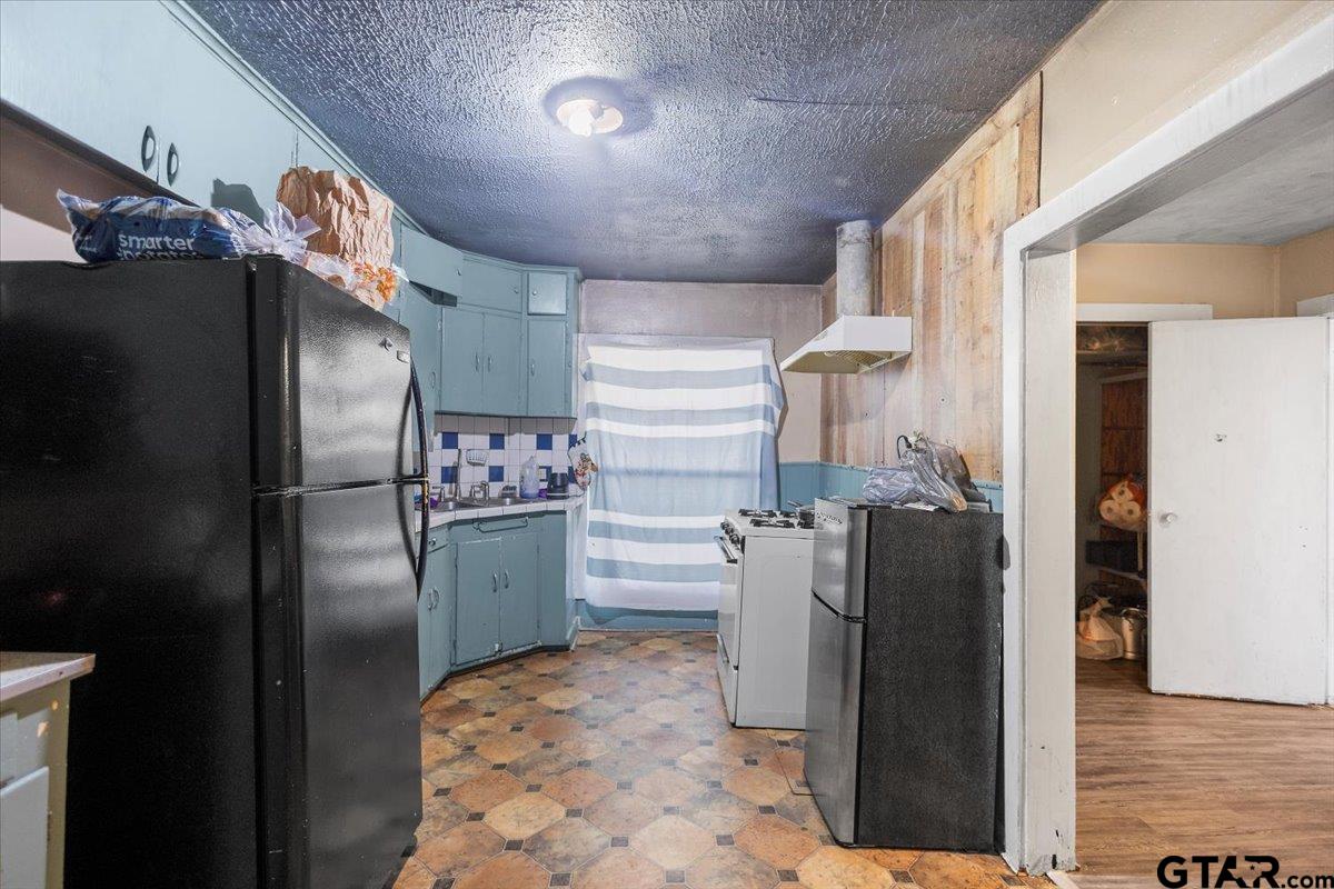 2516 Canton Street Tyler, TX 75702 - Photo 12 of 15 a kitchen with stainless steel appliances granite countertop a refrigerator a stove and a sink