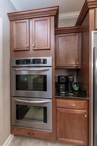 a view of entryway with a floor to ceiling window and an outdoor space